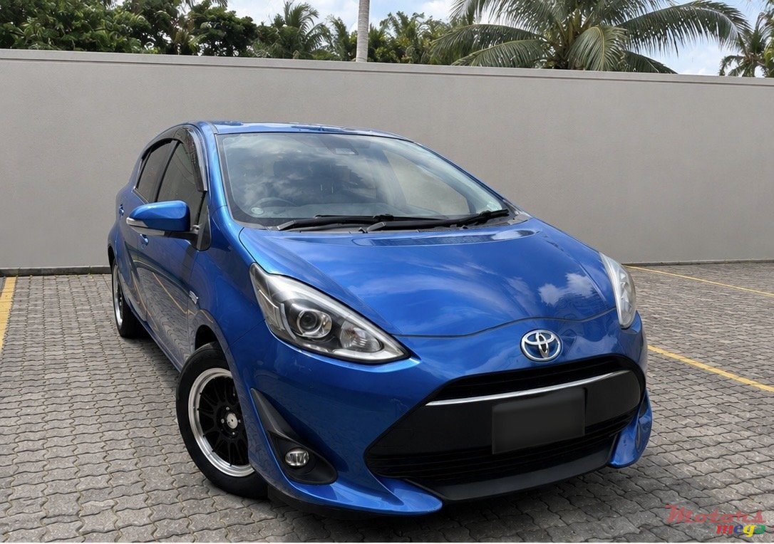 2017' Toyota Aqua photo #1