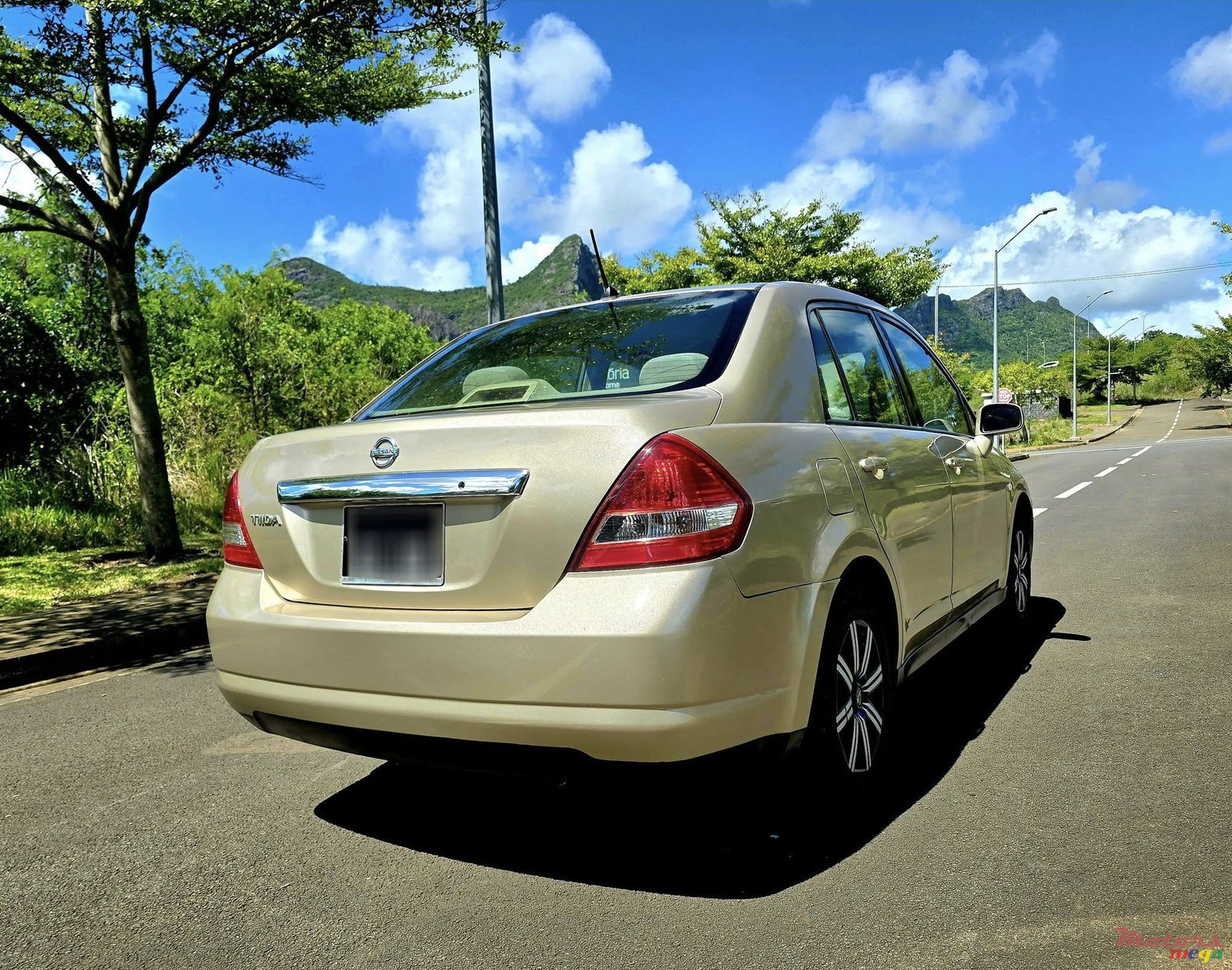 2009' Nissan Tiida photo #4