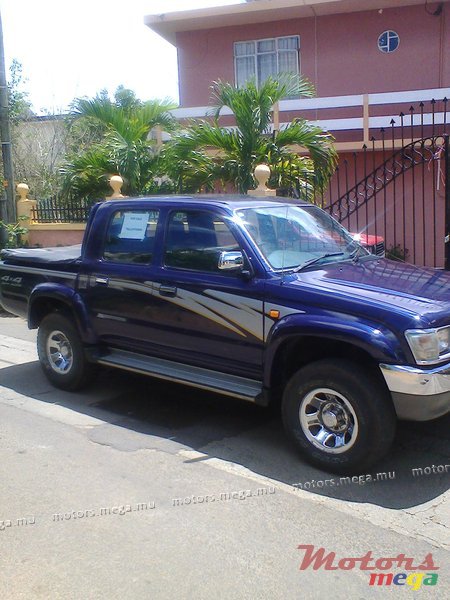 1999' Toyota Hilux 4x4 photo #1
