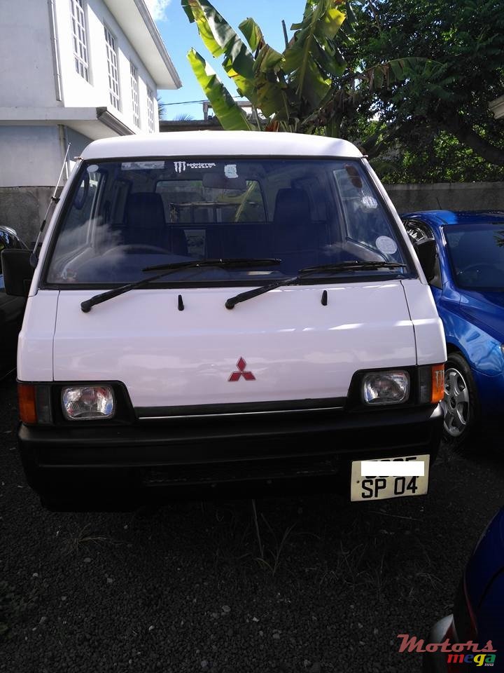 2004' Mitsubishi L300 photo #1
