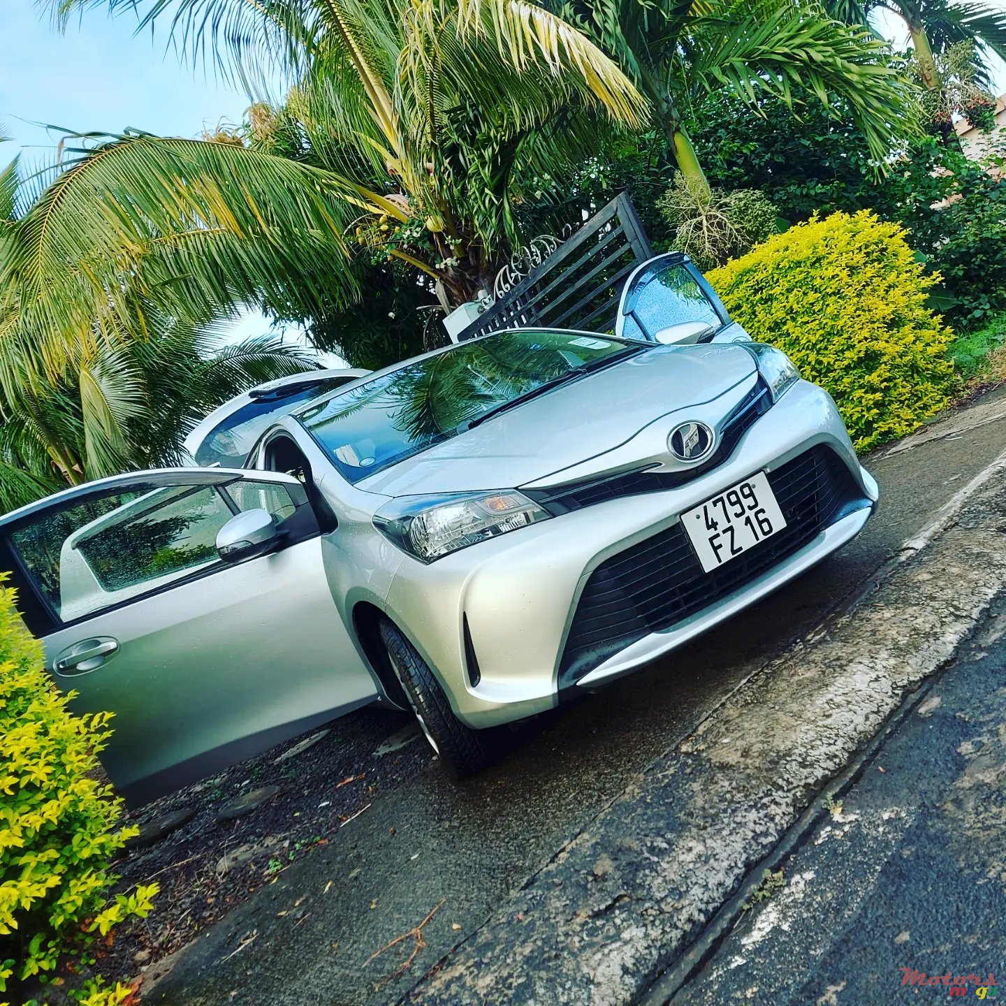 2016' Toyota Vitz Dorigine photo #1
