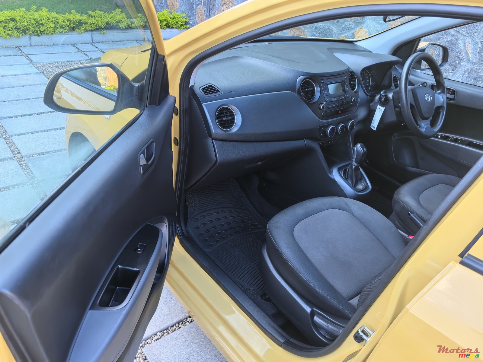 2020' Hyundai i10 photo #3