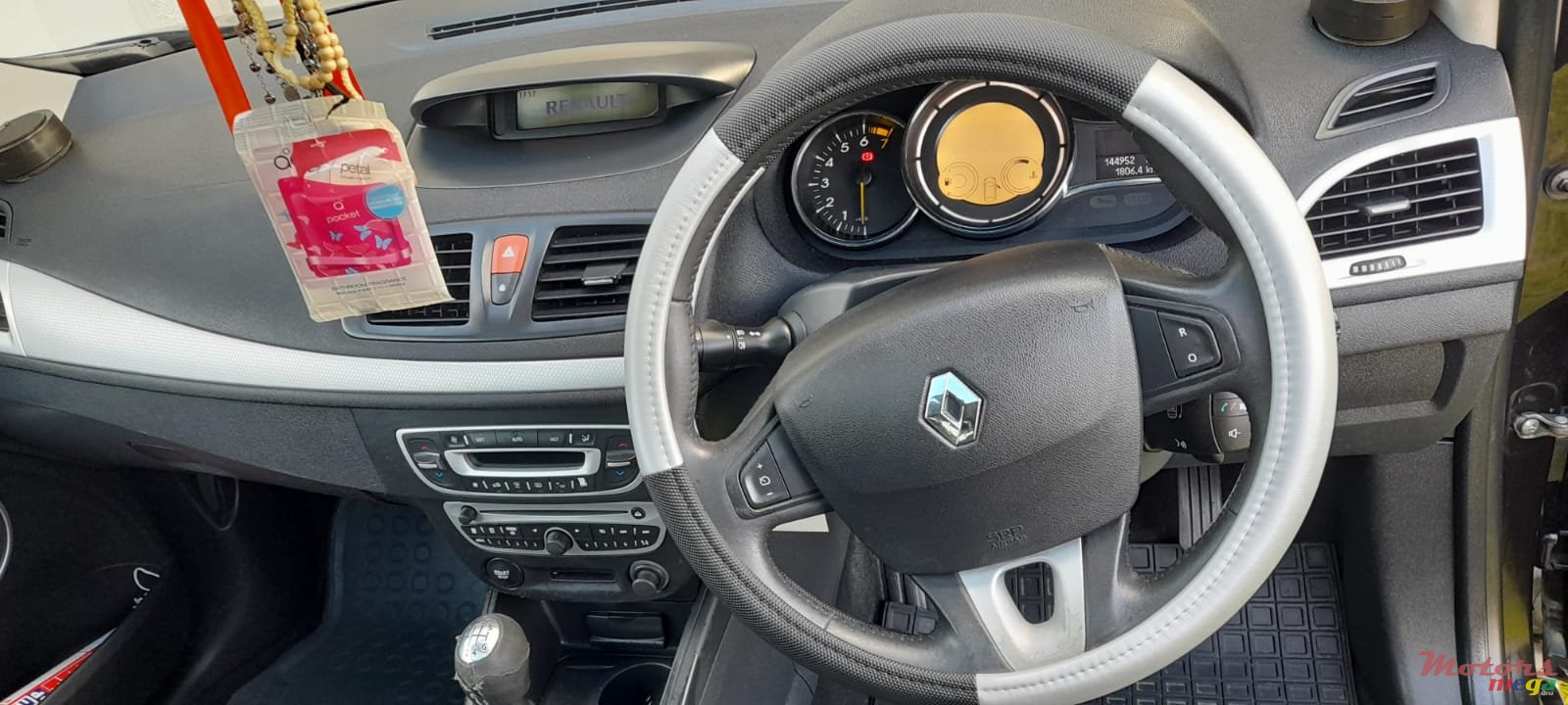 2010' Renault Megane photo #4