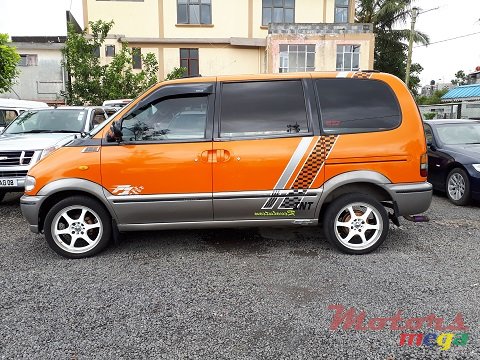 1998' Nissan Serena photo #2