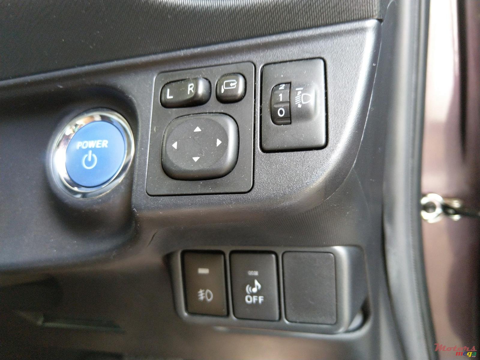 2015' Toyota Aqua photo #1