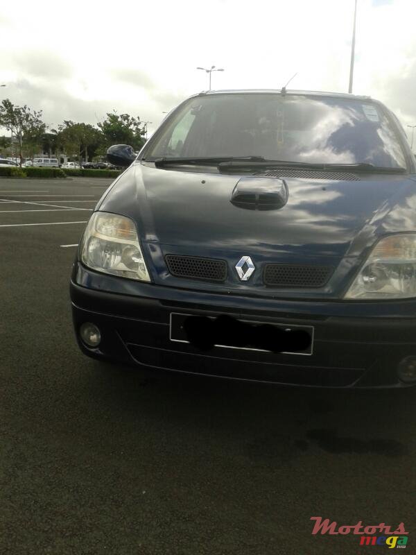 2001' Renault Megane Scenic photo #2