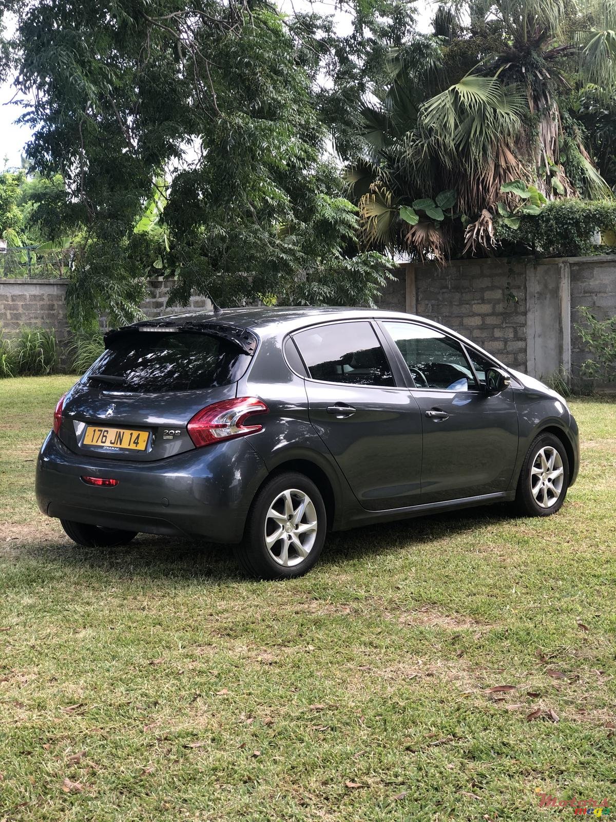 2014' Peugeot 208 1.4 HDI photo #4