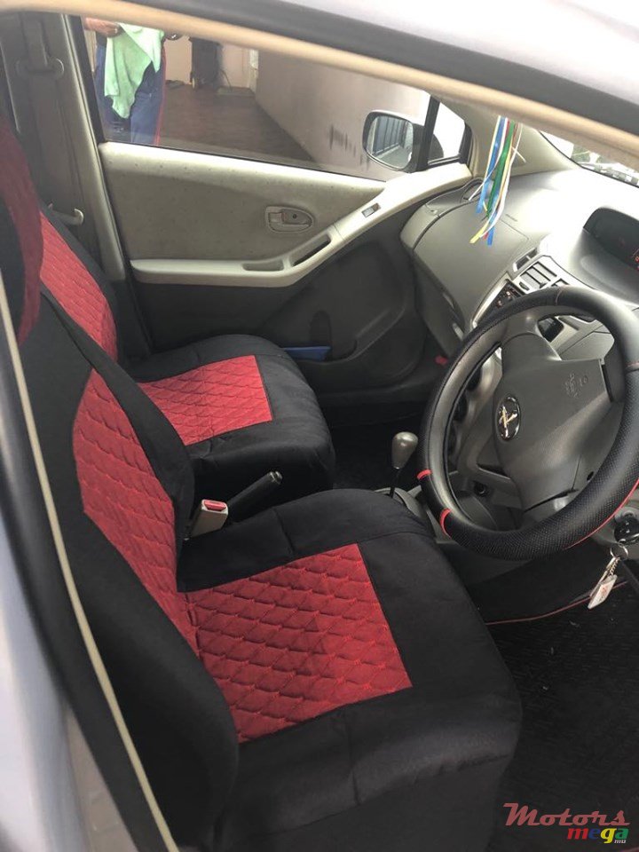 2009' Toyota Vitz photo #3