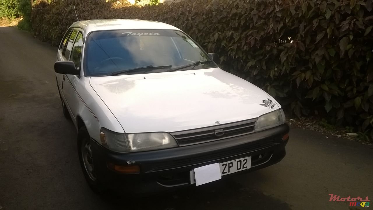 2002' Toyota Corolla spoiler..CD player etc photo #1