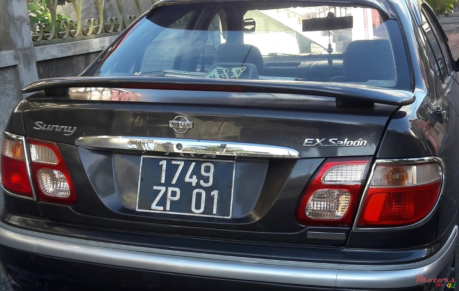 2001' Nissan photo #2