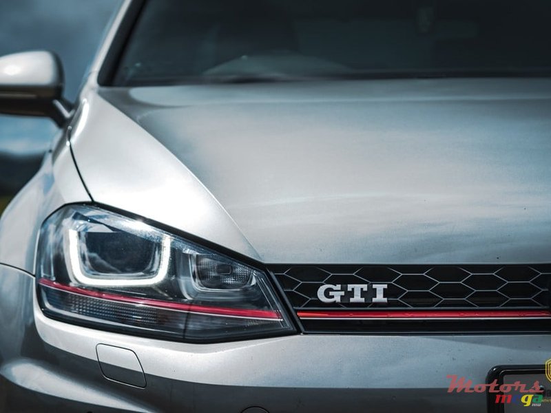 2014' Volkswagen Golf GTI photo #1