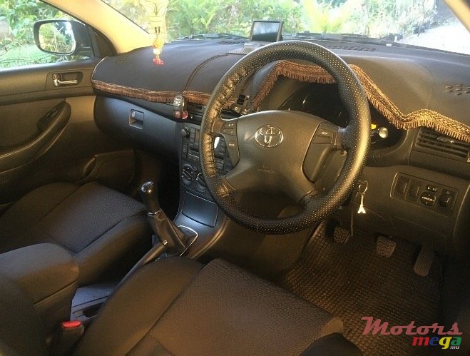 2006' Toyota Avensis photo #4