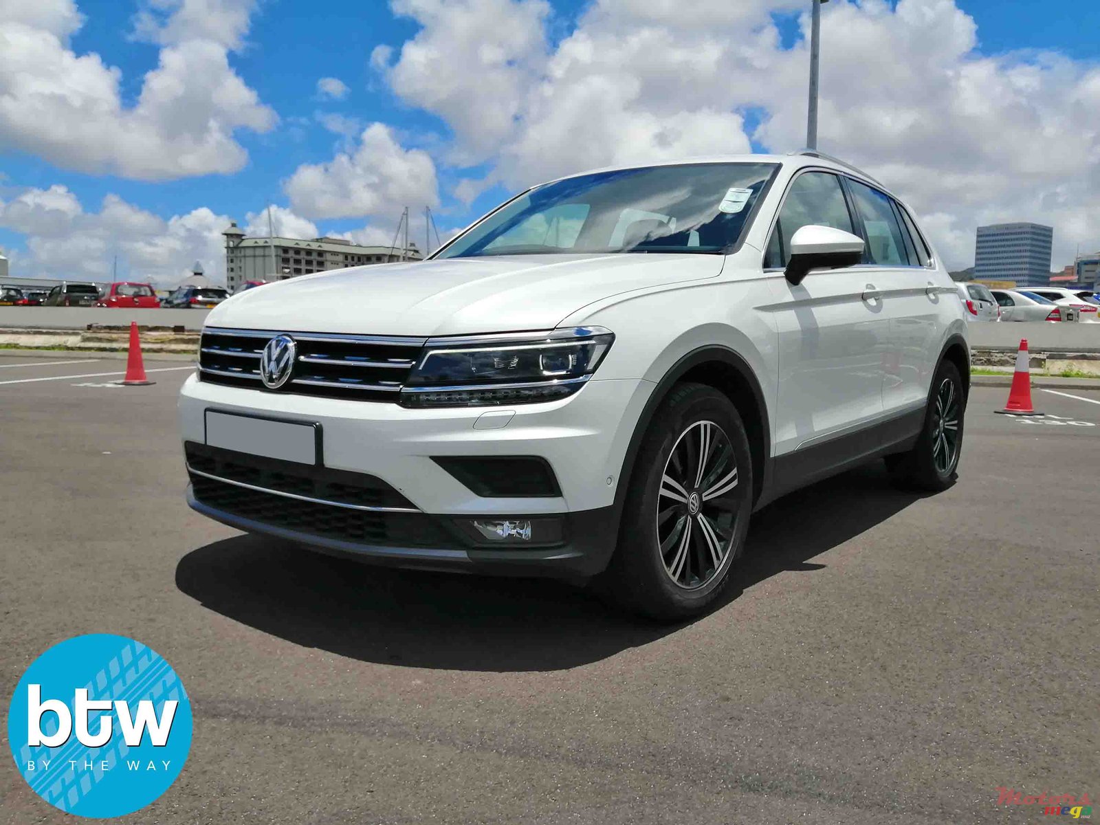 2018' Volkswagen Tiguan photo #2