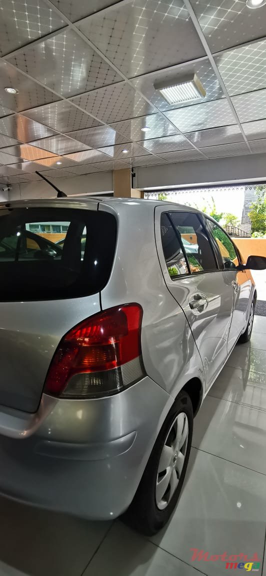 2009' Toyota Vitz photo #6