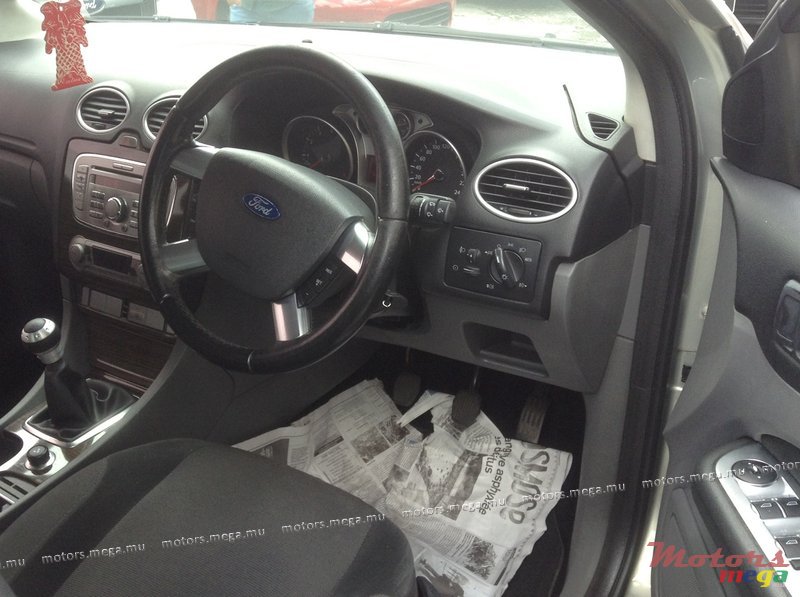 2009' Ford Focus photo #4