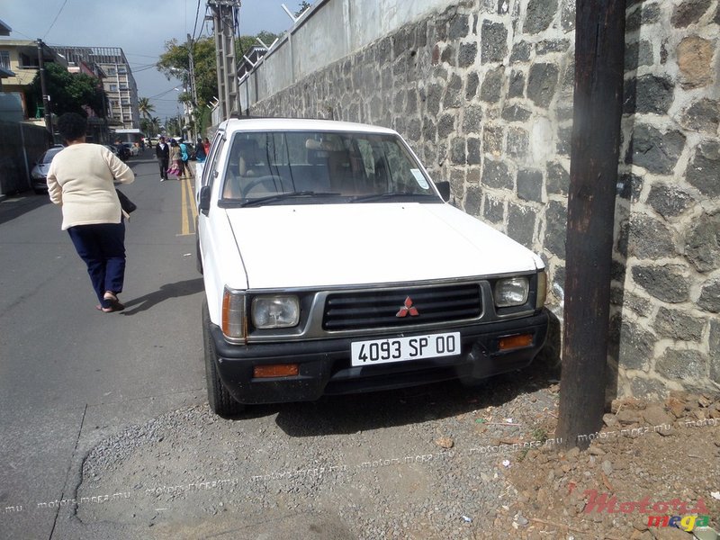 2000' Mitsubishi photo #1