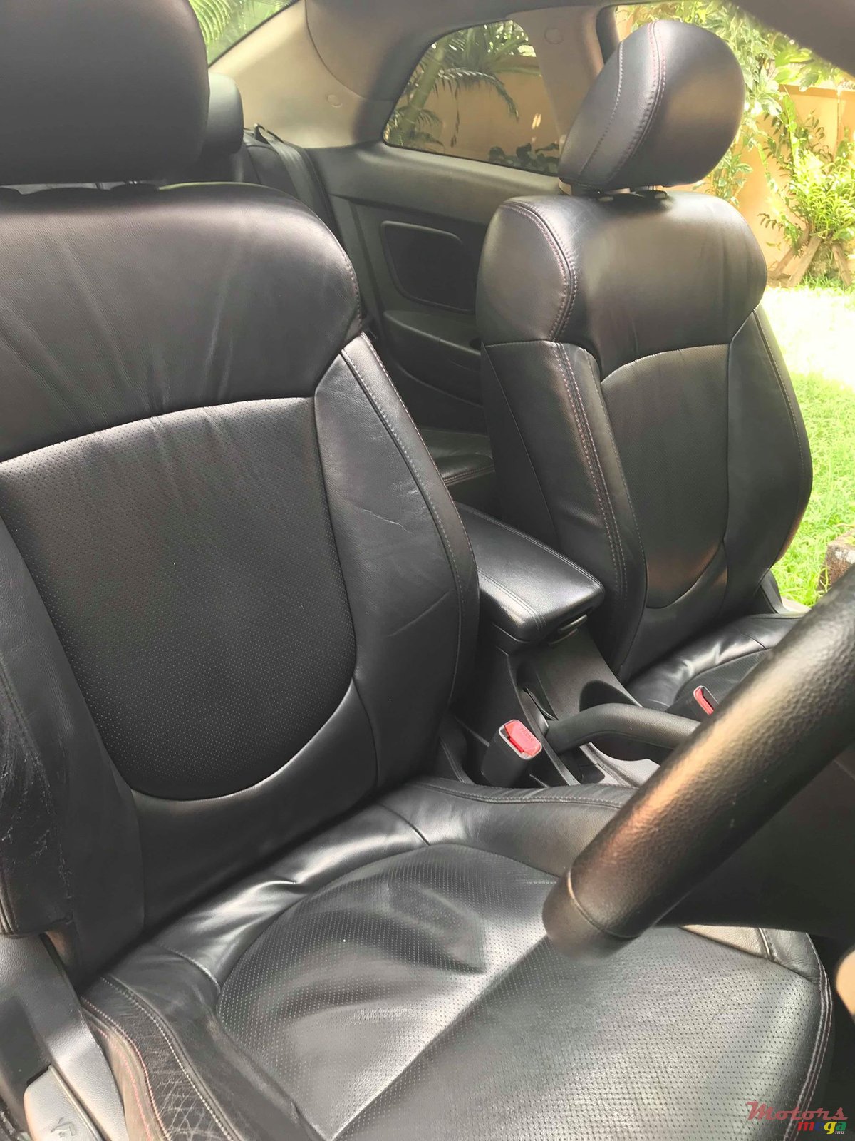 2010' Kia Koup sport photo #6