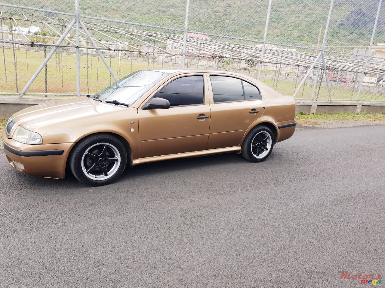 2002' Skoda Octavia Passat photo #1