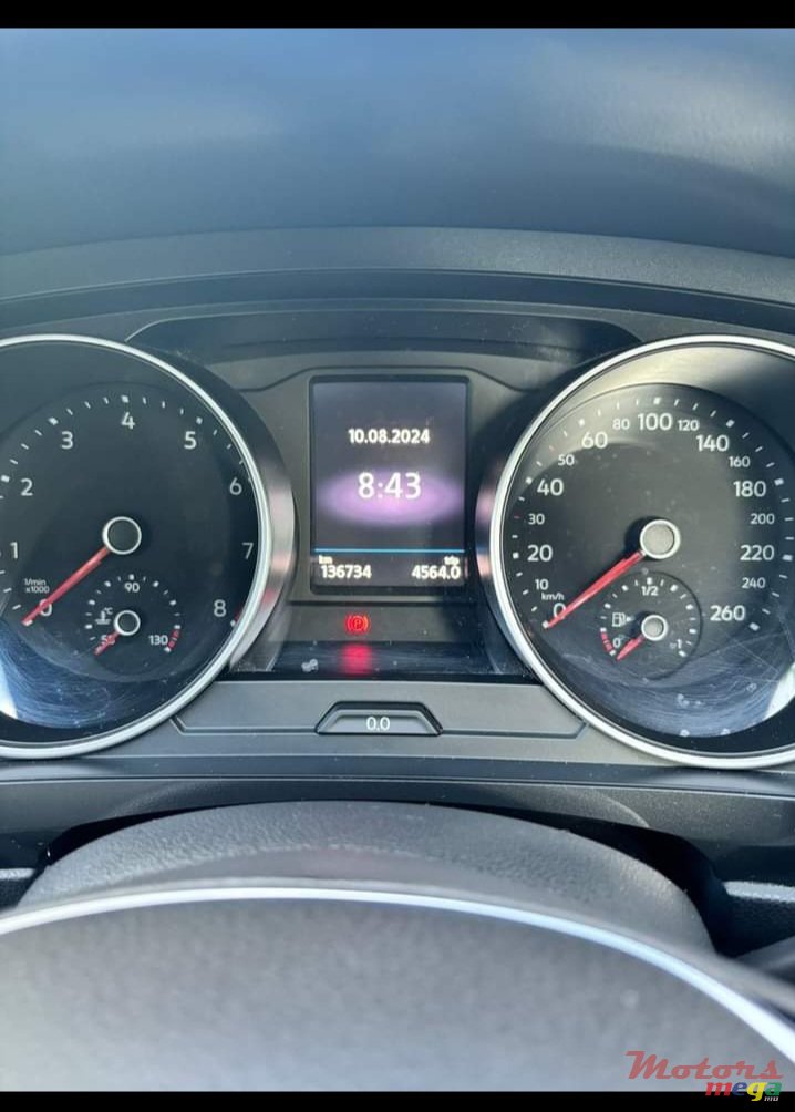 2017' Volkswagen Tiguan Allspace photo #2