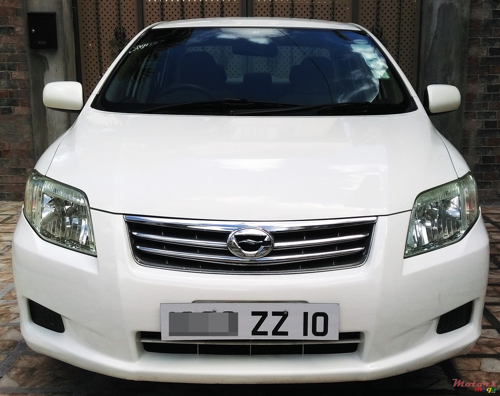 2010' Toyota Axio photo #2