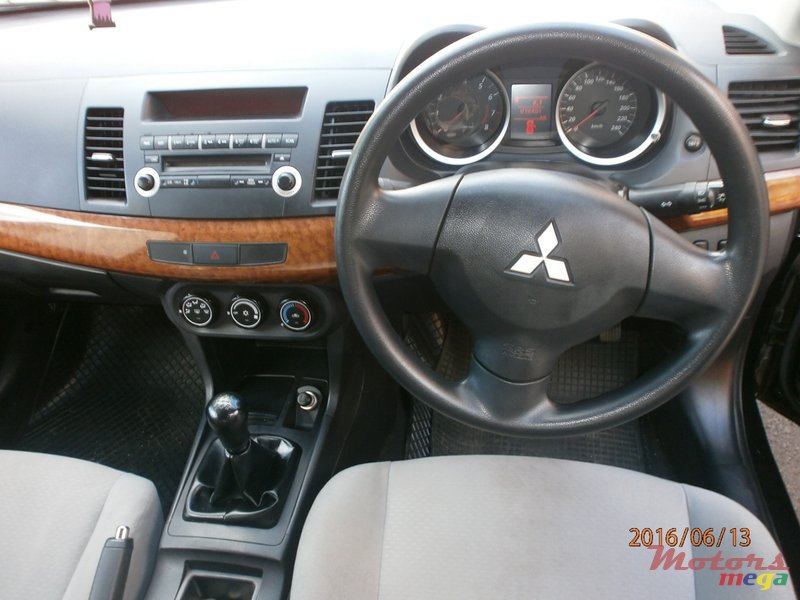 2011' Mitsubishi Lancer EX photo #4