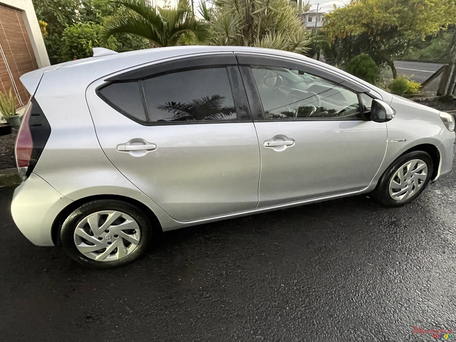 2015' Toyota Aqua photo #4