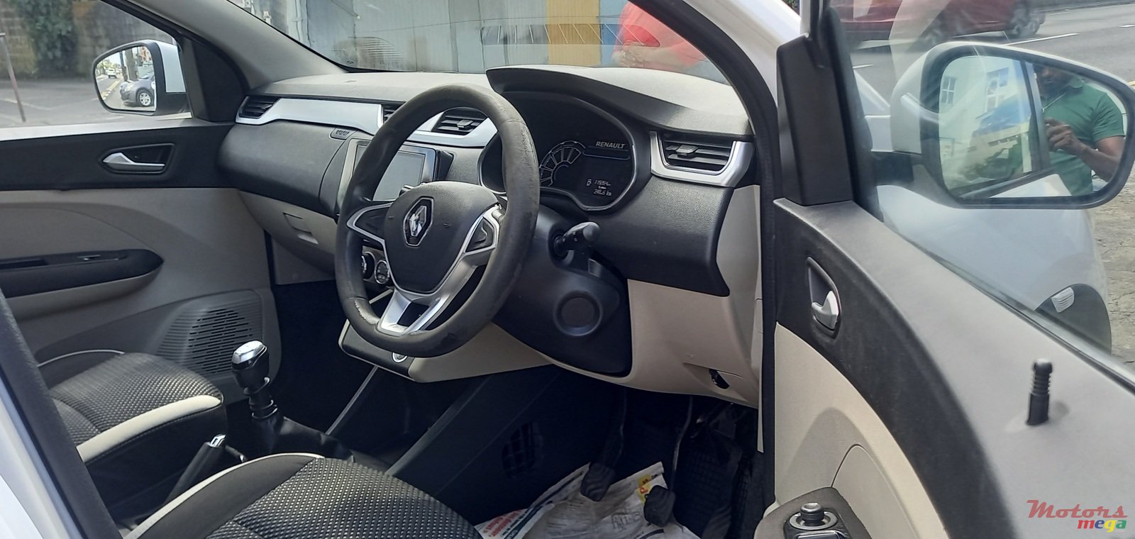 2020' Renault Triber photo #5