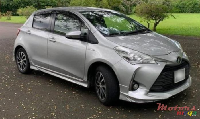 2017' Toyota Vitz photo #5