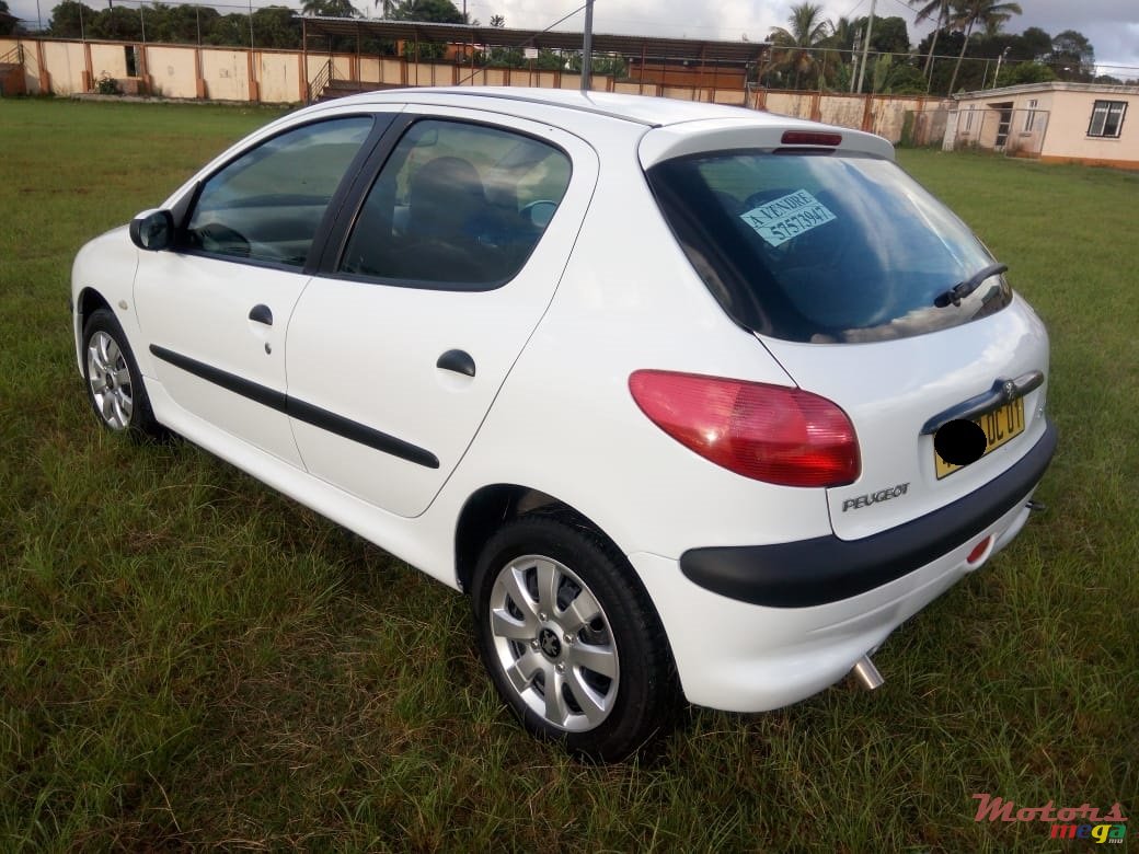 2001' Peugeot 206 photo #3