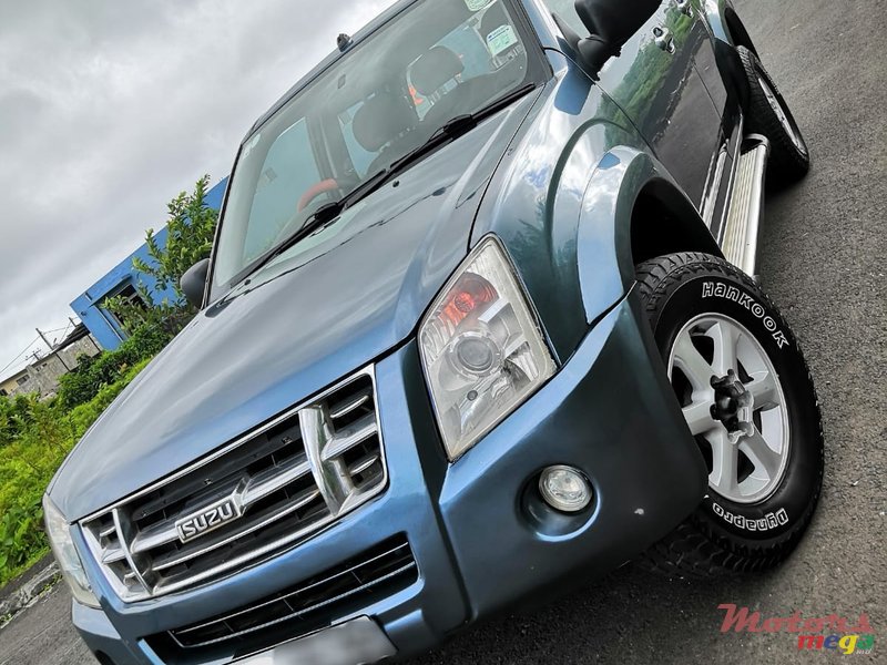 2008' Isuzu 4x4 3.0L JAPAN LS photo #1