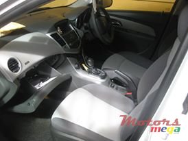 2010' Chevrolet Cruze photo #4