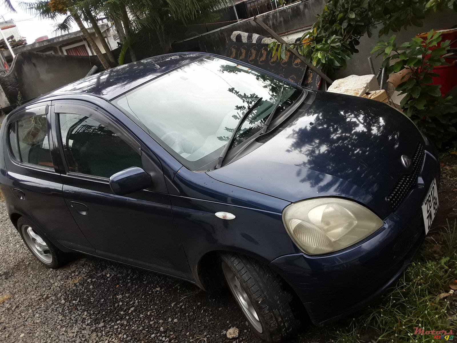 1999' Toyota Vitz photo #1