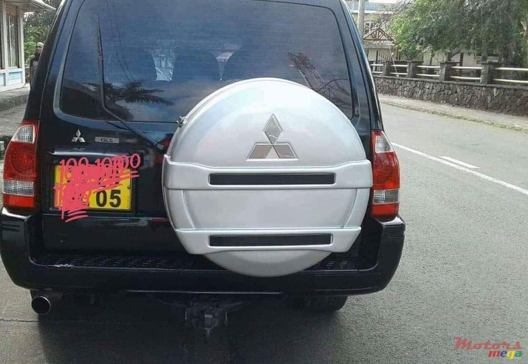 2005' Mitsubishi Pajero photo #7