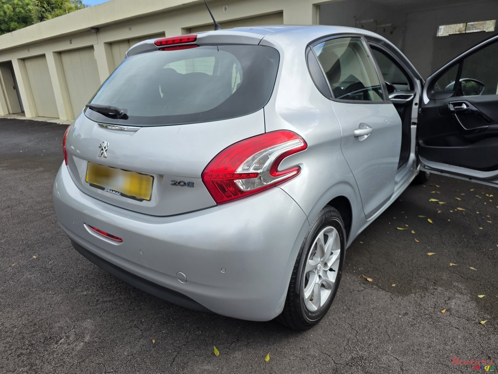 2013' Peugeot 208 photo #3