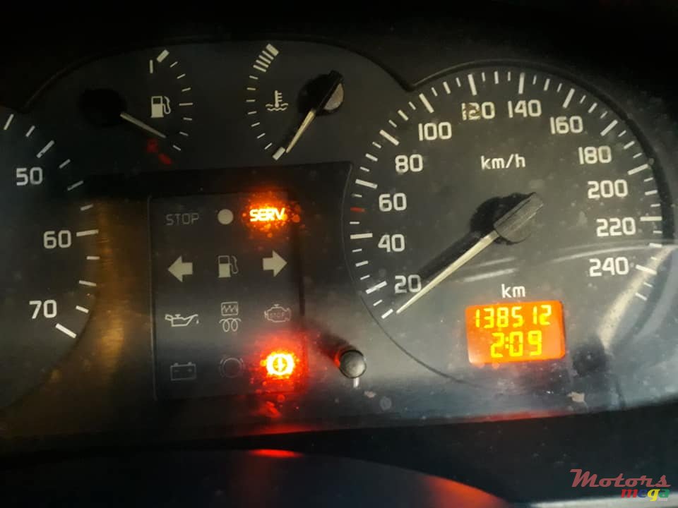 2001' Renault Megane photo #4