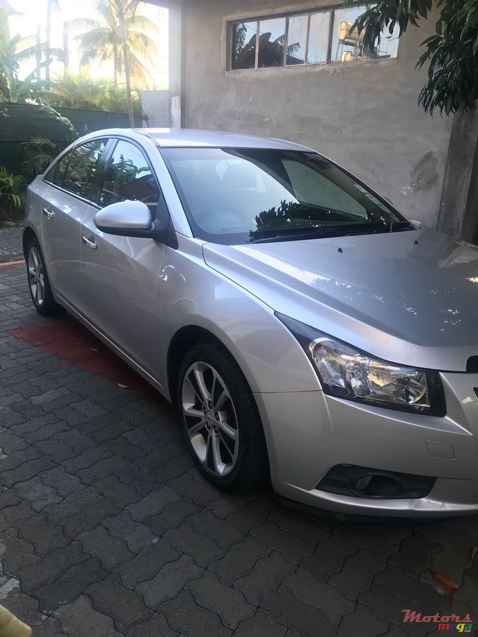 2010' Chevrolet Cruze photo #1