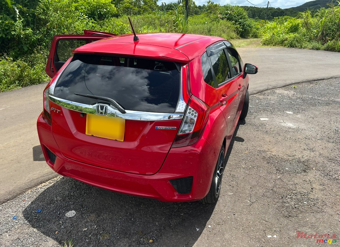 2014' Honda Fit Hybrid photo #7
