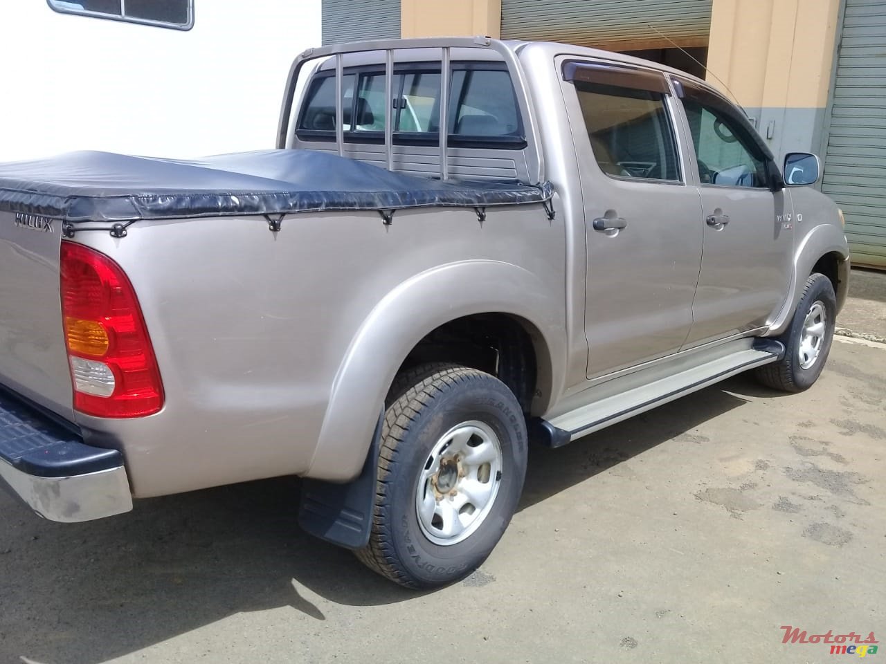 2008' Toyota Hilux photo #3