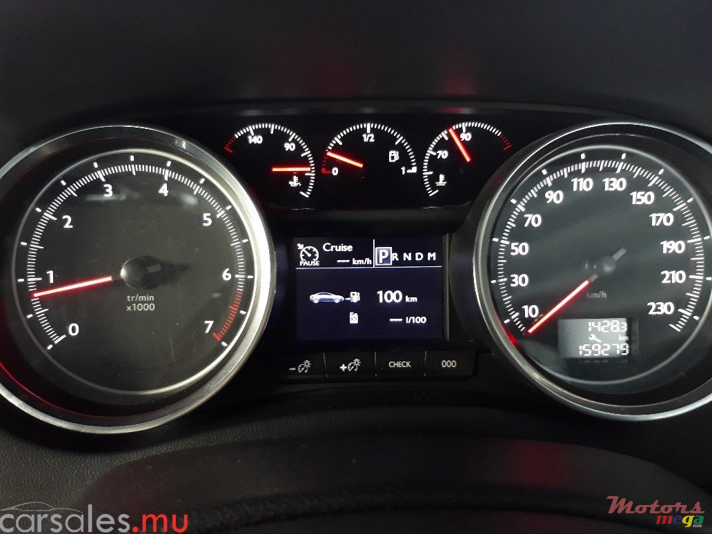 2012' Peugeot 508 1.6 T photo #7