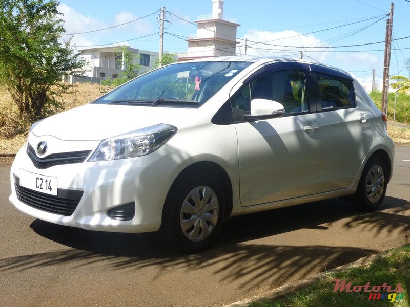 2014' Toyota Vitz photo #4