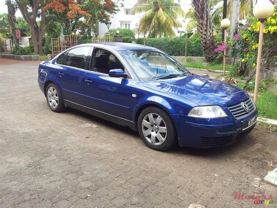 2002' Volkswagen Passat photo #1