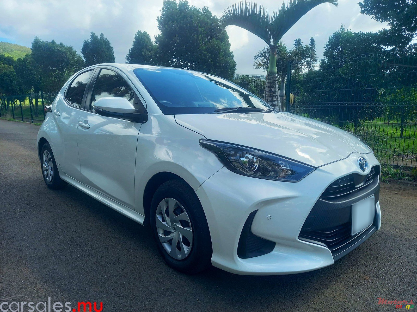 2021' Toyota Yaris 1.5 Hybrid photo #1