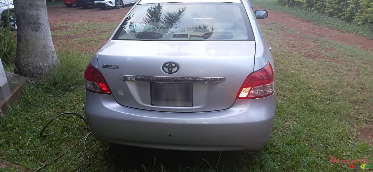 2006' Toyota Belta photo #2
