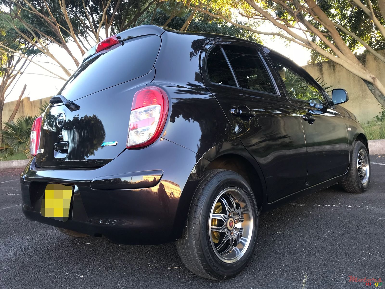 2011' Nissan photo #4