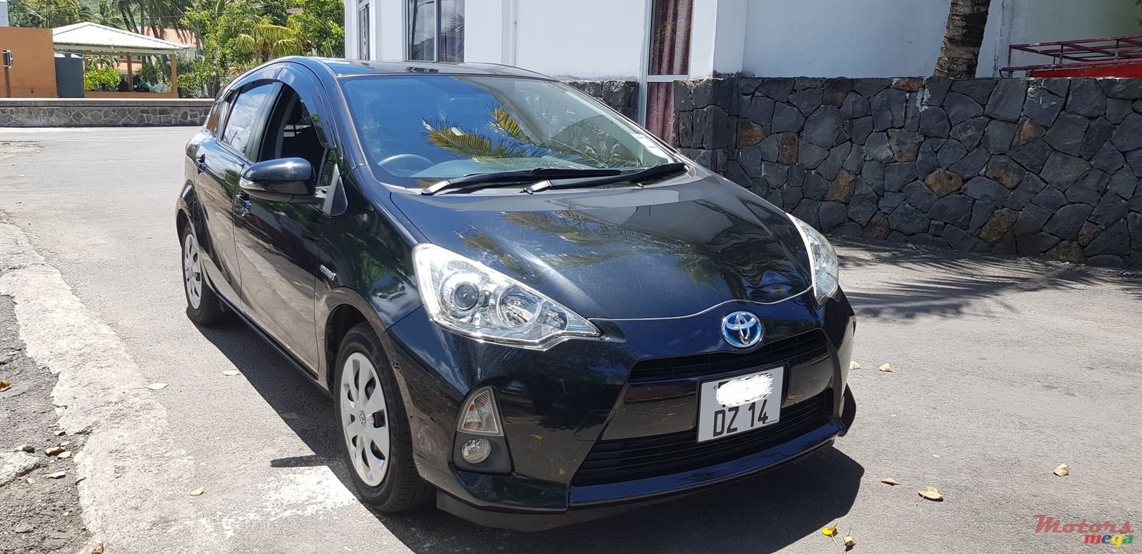 2014' Toyota Aqua photo #1