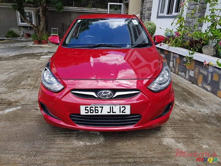 2012' Hyundai Accent photo #2