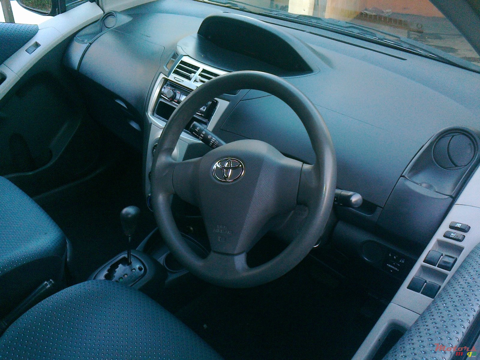 2006' Toyota Vitz Vitz photo #3