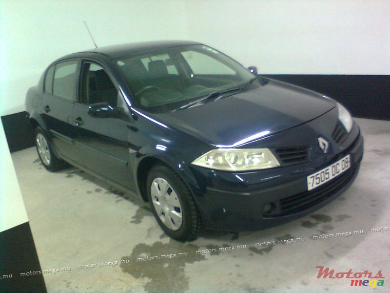 2008' Renault saloon photo #1