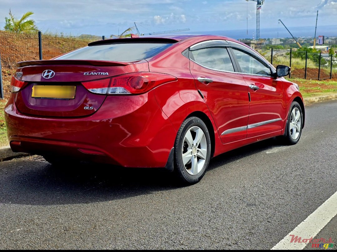 2012' Hyundai Elantra photo #2