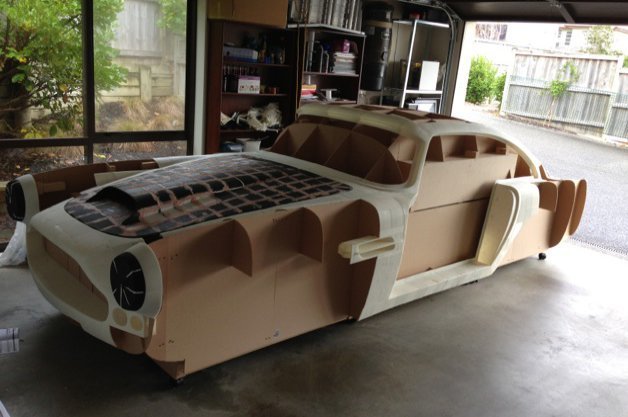 Man 3D-Printing His Own Replica Aston Martin DB4
